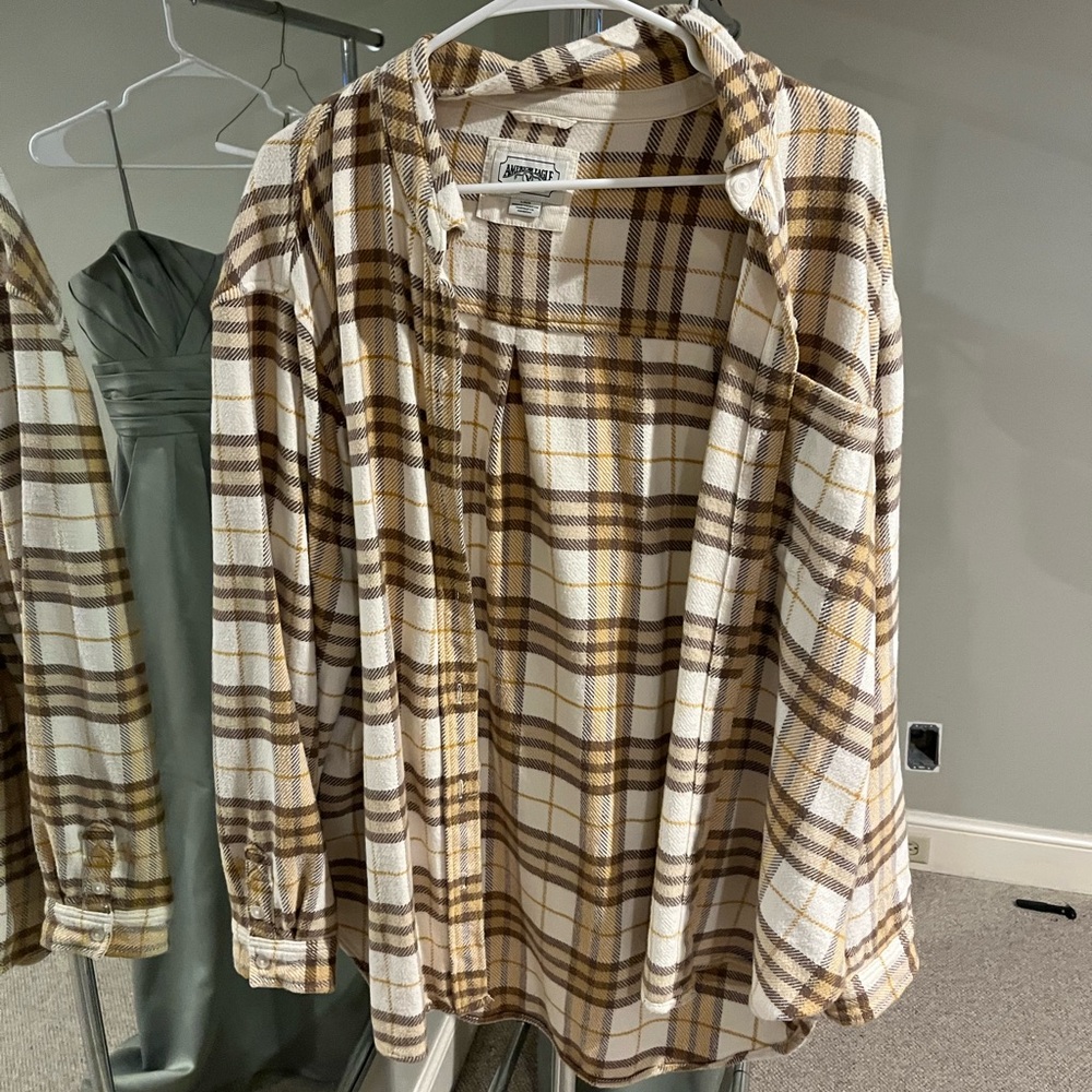American Eagle neutral button down flannel